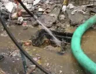 涧西通下水道的小妙招